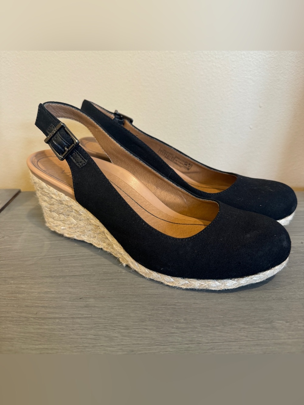 Vionic Coralina wedge black size 7